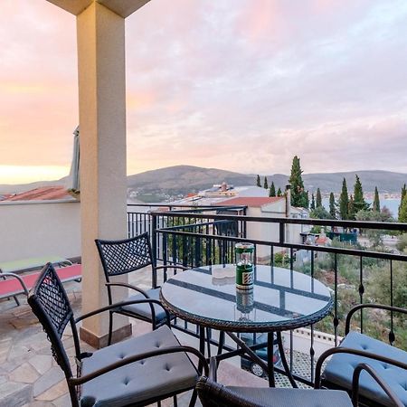 Apartments Villa Kameja Округ-Доньи Экстерьер фото